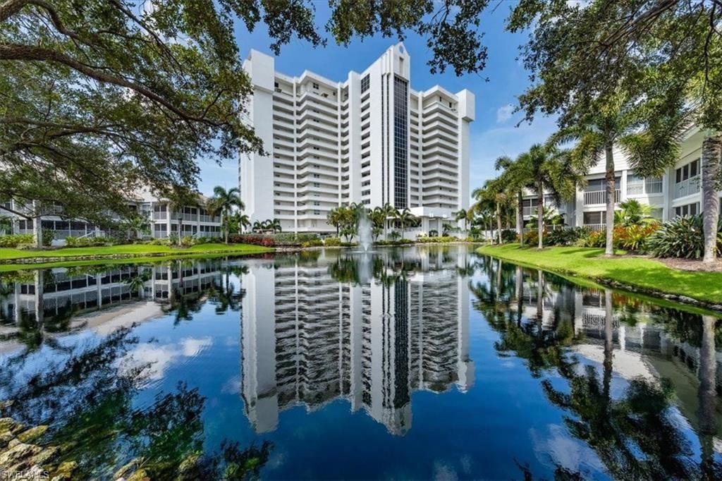 6361 Pelican Bay Blvd, Unit St Lucia At Pelican Bay in Naples, FL - Building Photo