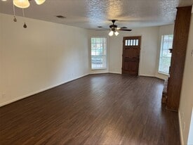 1702 Hazelwood St in Conroe, TX - Building Photo
