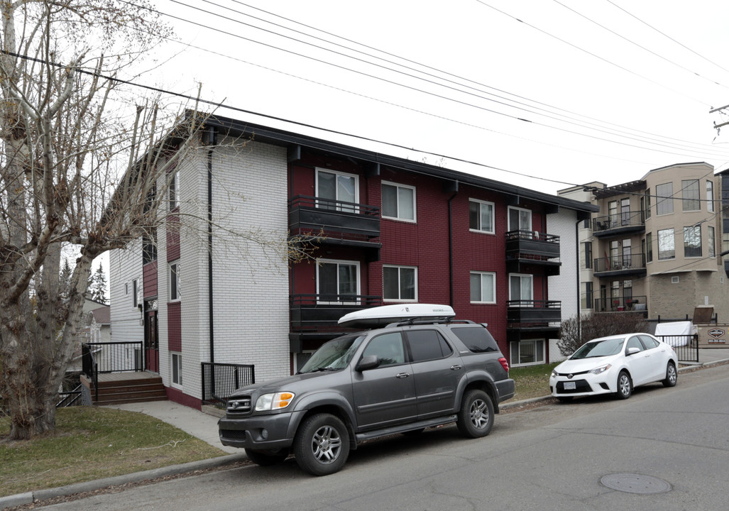 2320 14A St SW in Calgary, AB - Building Photo