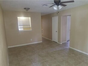 9330 Tooley Dr in Houston, TX - Building Photo - Building Photo