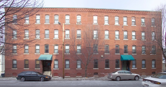 Phoenix Apartments in Holyoke, MA - Foto de edificio - Building Photo