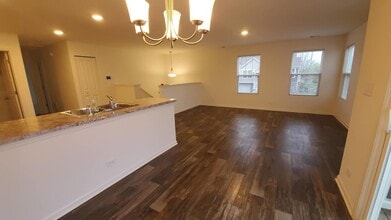 192 Goldenrod Dr in Elgin, IL - Building Photo - Building Photo