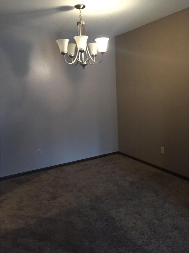 2140 Edgewood Rd NW-Unit -2140-11 in Cedar Rapids, IA - Building Photo - Building Photo