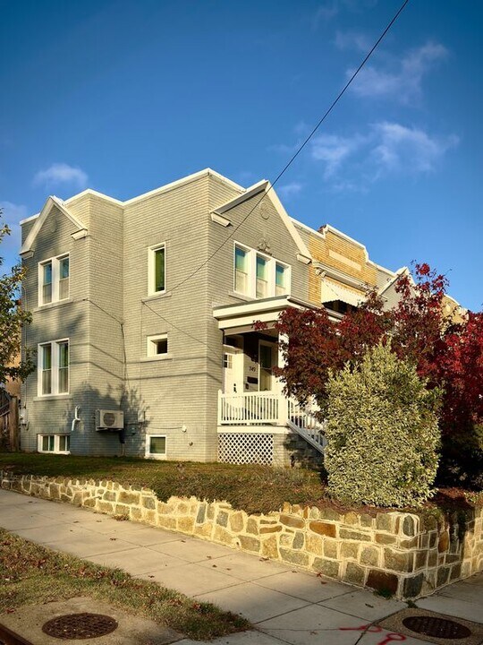 749 Hamilton St NW in Washington, DC - Foto de edificio