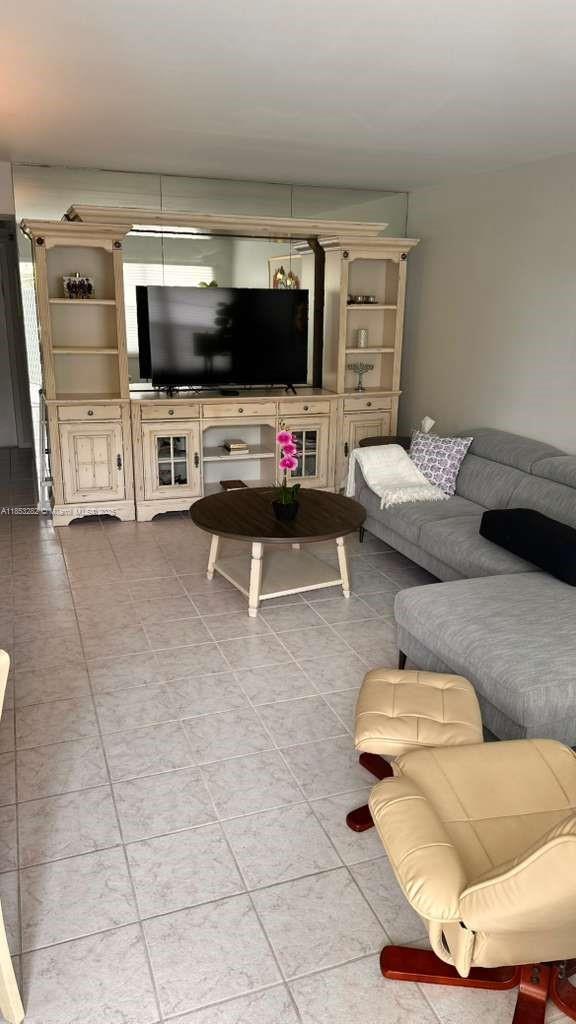 property at 4050 Ainslie Dr