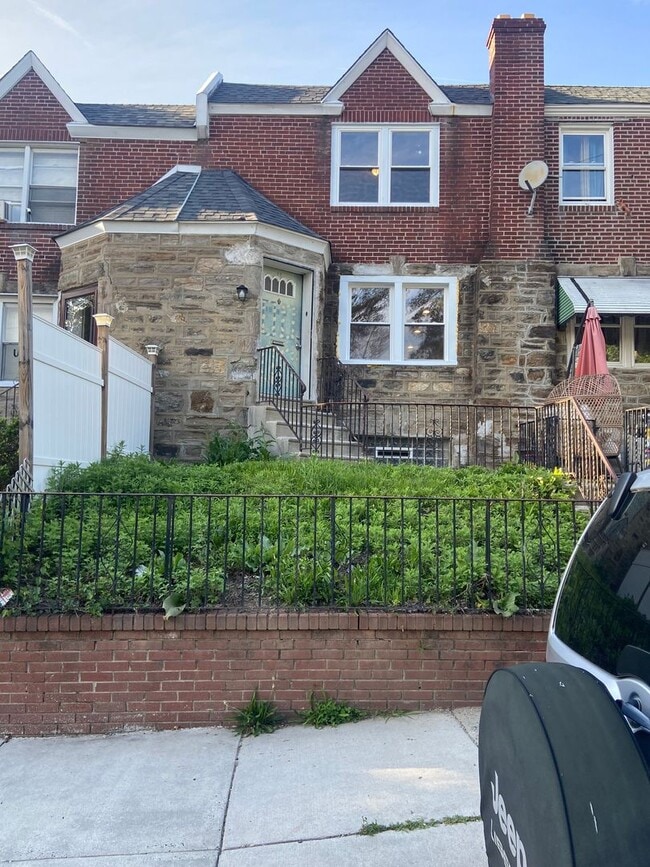 1909 Conlyn St