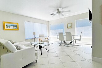 3541 NE Ocean Blvd in Jensen Beach, FL - Foto de edificio - Building Photo