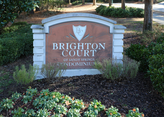 Brighton Court Condominiums in Atlanta, GA - Foto de edificio - Building Photo