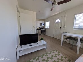 1620 E Apache Blvd in Tempe, AZ - Building Photo - Building Photo