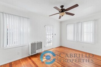 401 Juniper St in San Diego, CA - Building Photo - Building Photo