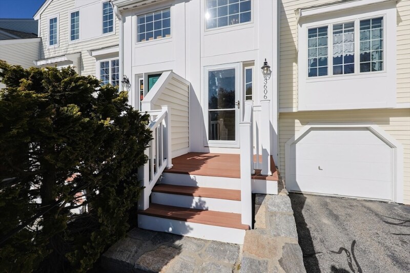 3606 Knightsbridge Close in Worcester, MA - Building Photo