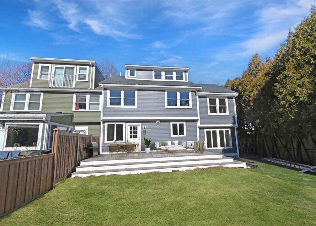 21 Cornelius Way in Cambridge, MA - Building Photo