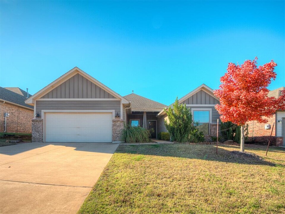 2341 Los Angeles Ave in Edmond, OK - Building Photo