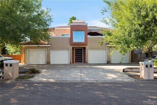 10 East St in McAllen, TX - Building Photo