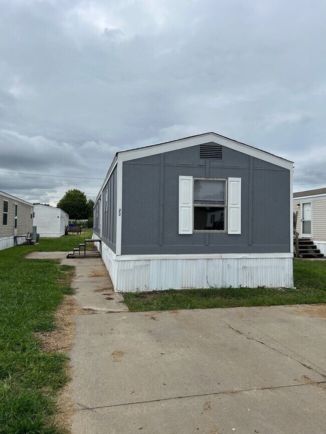 property at 2524 Commonwealth Dr