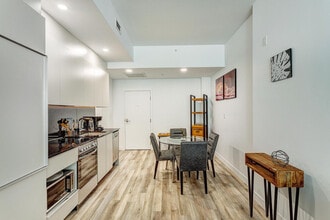 2061 Rue Stanley in Montréal, QC - Building Photo - Building Photo