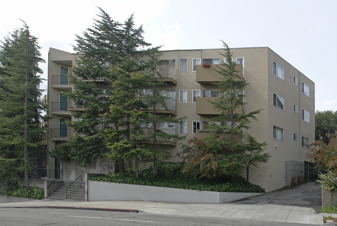 5901 Broadway in Oakland, CA - Foto de edificio