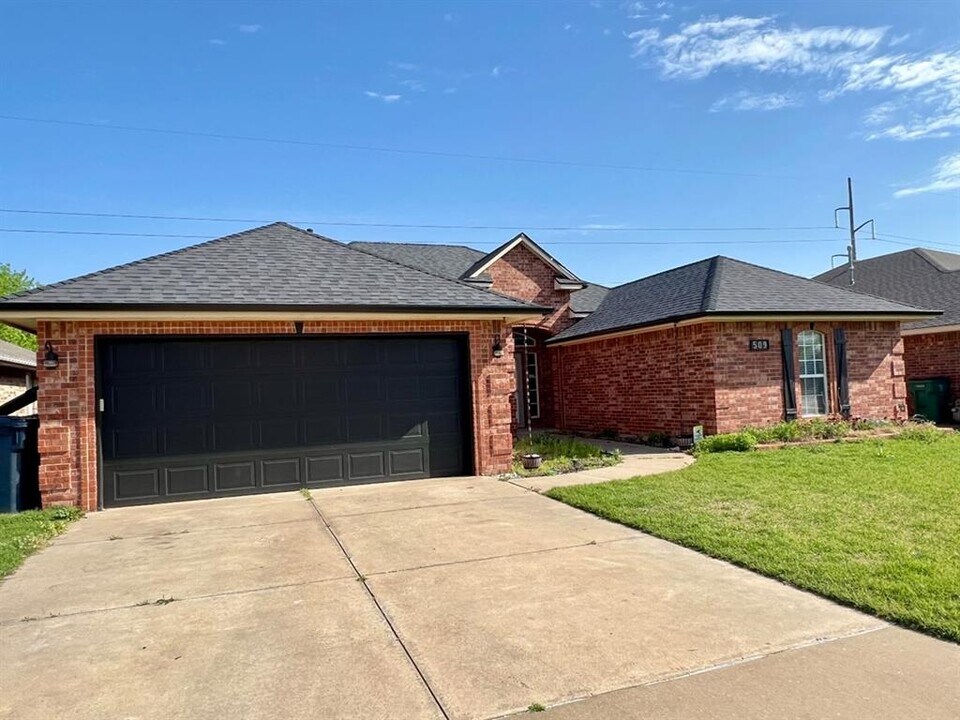509 SW 157th St in Oklahoma City, OK - Foto de edificio