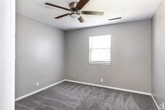 Keeneland Downs Apartments in Columbia, MO - Building Photo - Building Photo