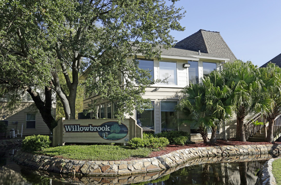 Willowbrook Apartments in New Orleans, LA - Building Photo