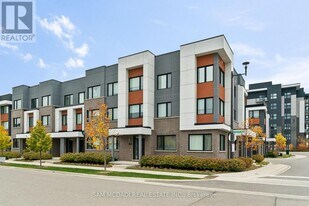 70 Huguenot Rd in Oakville, ON - Building Photo