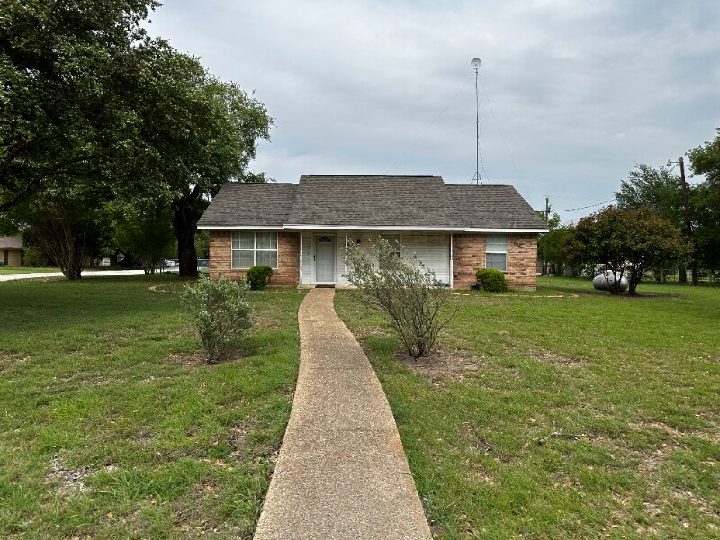 298 Nally St in Lorena, TX - Building Photo