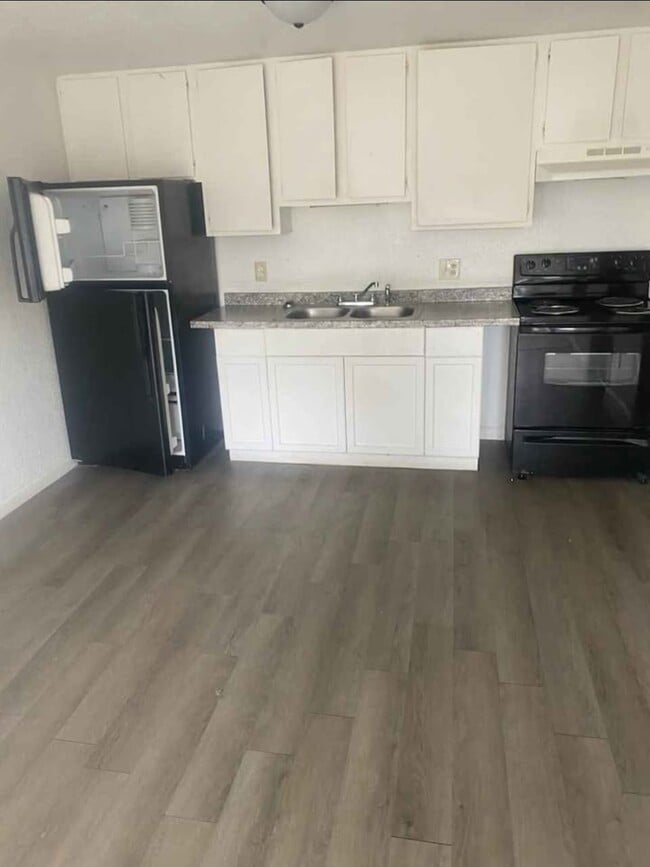 4923 N Pine Hills Rd, Unit Studio