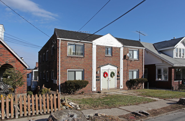 413 Halcomb Ave in Clairton, PA - Building Photo - Building Photo