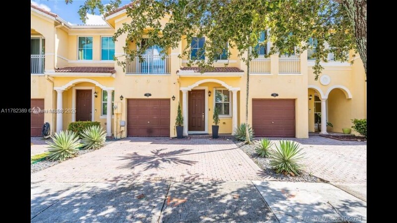 981 SW 149th Ct in Miami, FL - Building Photo