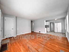 9816 E 60th Terrace in Raytown, MO - Building Photo - Building Photo