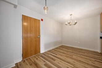 9655 Woods Dr in Skokie, IL - Building Photo - Building Photo