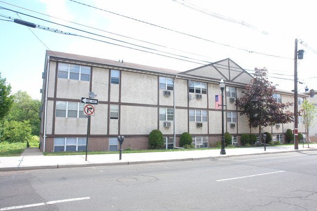 Cambridge Court in Rahway, NJ - Building Photo - Building Photo