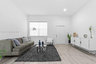 625 Bald Cypress Rd in Weston, FL - Foto de edificio - Building Photo