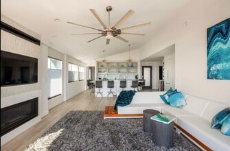 707 S Sierra Ave, Unit 12 in Solana Beach, CA - Foto de edificio - Building Photo