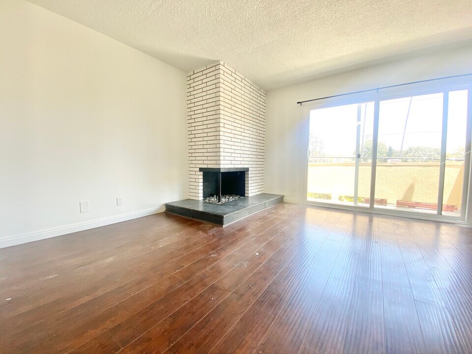2106 S Bentley Ave in Los Angeles, CA - Foto de edificio