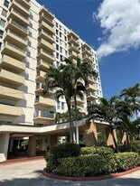 880 NE 69th St in Miami, FL - Building Photo