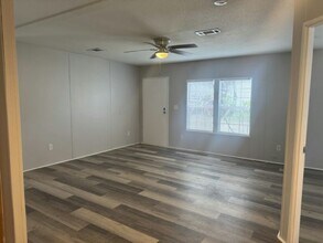9330 Sunset Dr in Tampa, FL - Building Photo - Building Photo