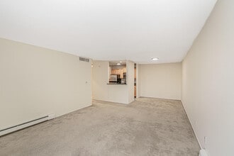 1919 Prairie Square in Schaumburg, IL - Building Photo - Building Photo