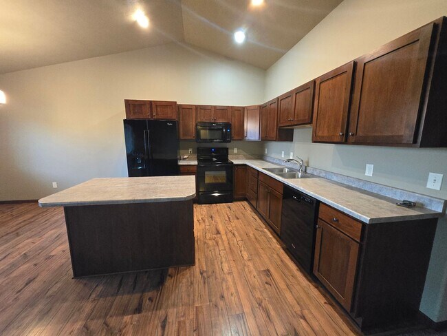 3208-3210 E 3rd St in Sioux Falls, SD - Building Photo - Building Photo