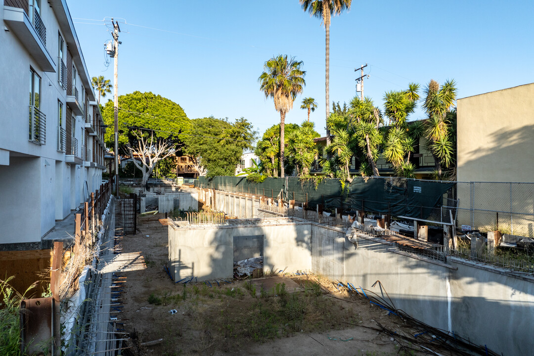 950 Ogden Dr in West Hollywood, CA - Foto de edificio