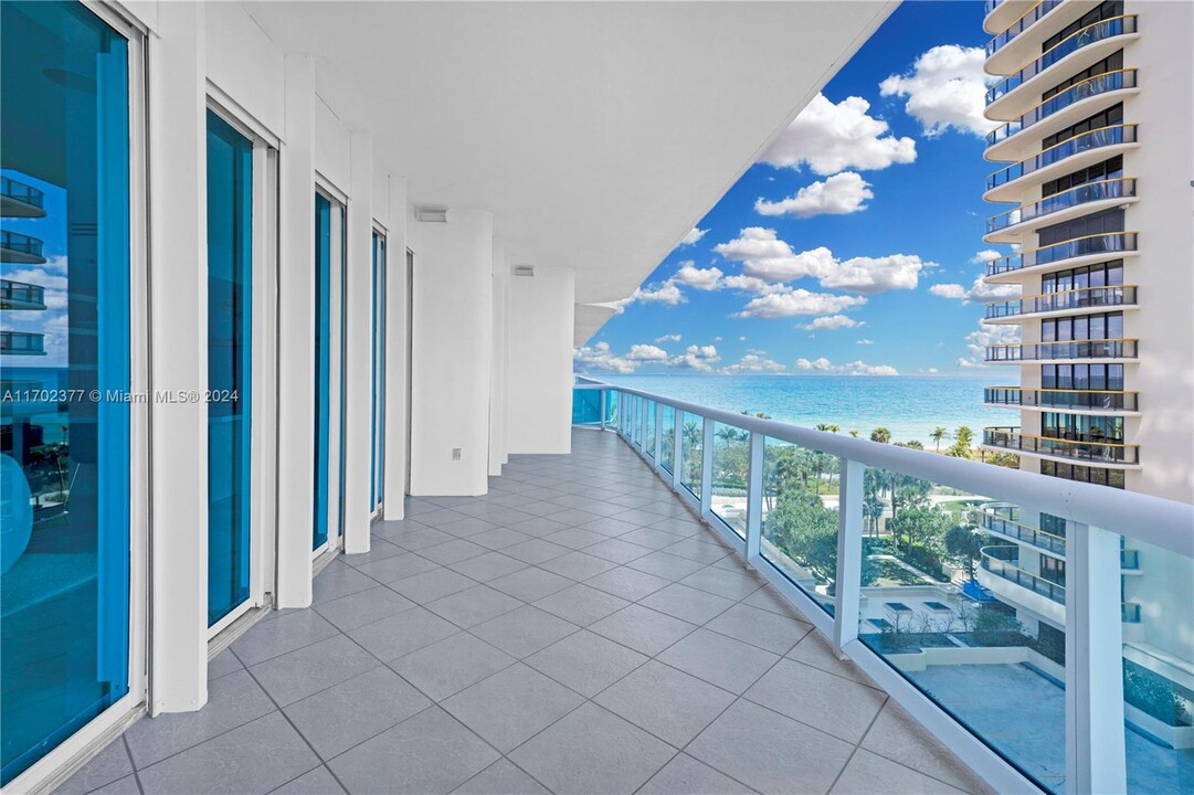 10101 Collins Ave in Bal Harbour, FL - Building Photo