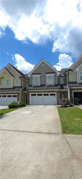 1716 Lincoln Dr in Bogart, GA - Building Photo