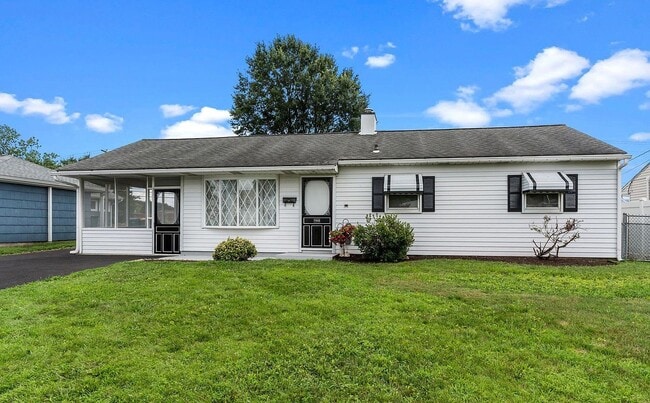 722 Auburn Rd in Fairless Hills, PA - Building Photo - Building Photo