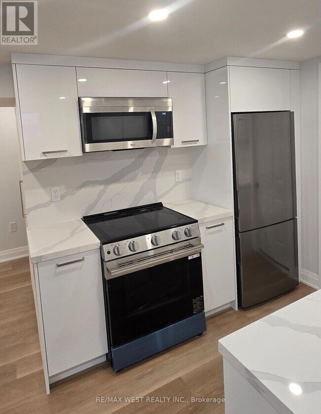 82 Madawaska Ave in Toronto, ON - Building Photo - Building Photo