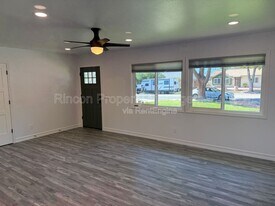 102 Hoover Ave in Ventura, CA - Building Photo