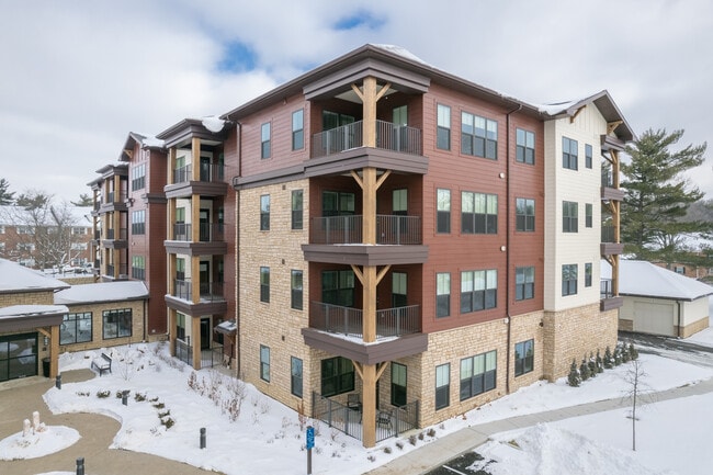 The Crescent at Oakleaf Village in Toledo, OH - Building Photo - Building Photo