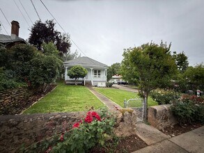1144 Willis St in Redding, CA - Building Photo - Building Photo