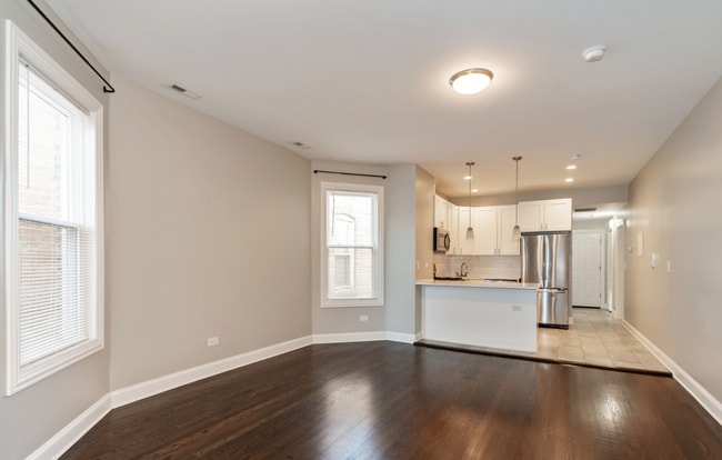 2428 N Avers Ave, Unit 2 in Chicago, IL - Foto de edificio - Building Photo