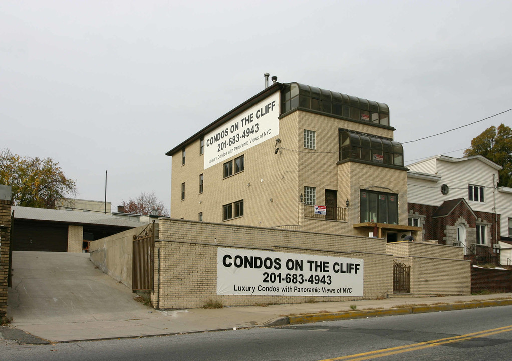 340-342 Paterson Plank Rd in Jersey City, NJ - Foto de edificio