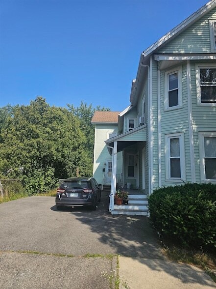 19 E Concord St, Unit B in Dover, NH - Building Photo - Building Photo